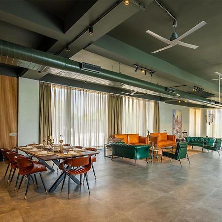 Stayvista'S Anantam - Luxury 4Br Villa With Huge Swimming Pool In Delhi Yeni Delhi Dış mekan fotoğraf