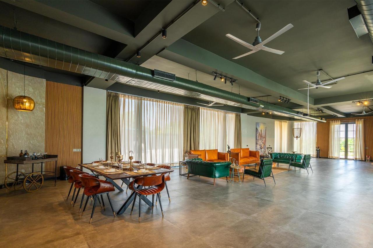Stayvista'S Anantam - Luxury 4Br Villa With Huge Swimming Pool In Delhi Yeni Delhi Dış mekan fotoğraf