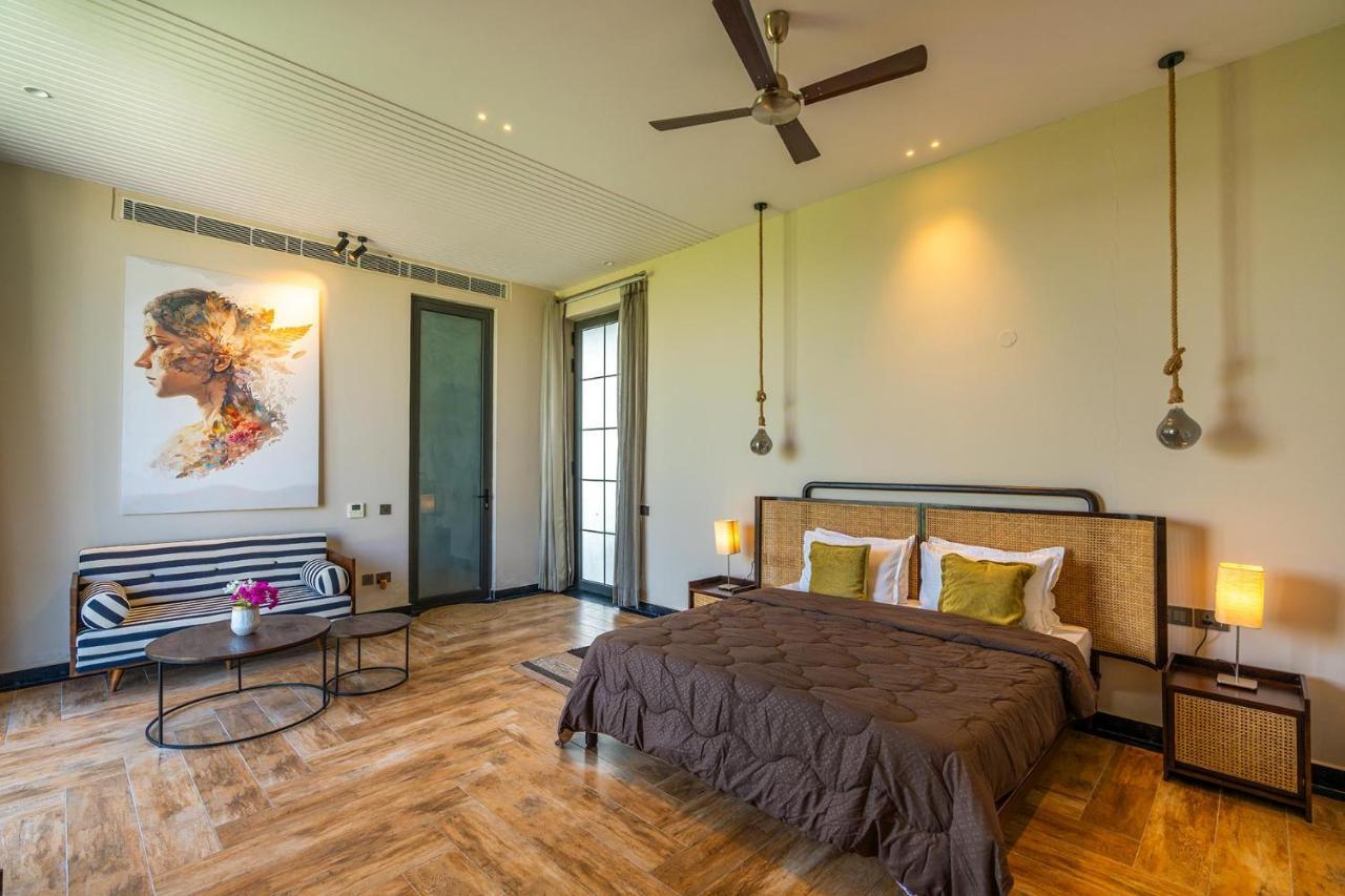 Stayvista'S Anantam - Luxury 4Br Villa With Huge Swimming Pool In Delhi Yeni Delhi Dış mekan fotoğraf
