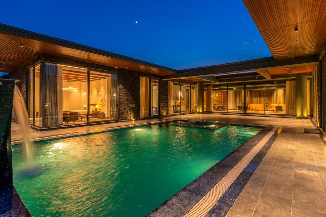 Stayvista'S Anantam - Luxury 4Br Villa With Huge Swimming Pool In Delhi Yeni Delhi Dış mekan fotoğraf
