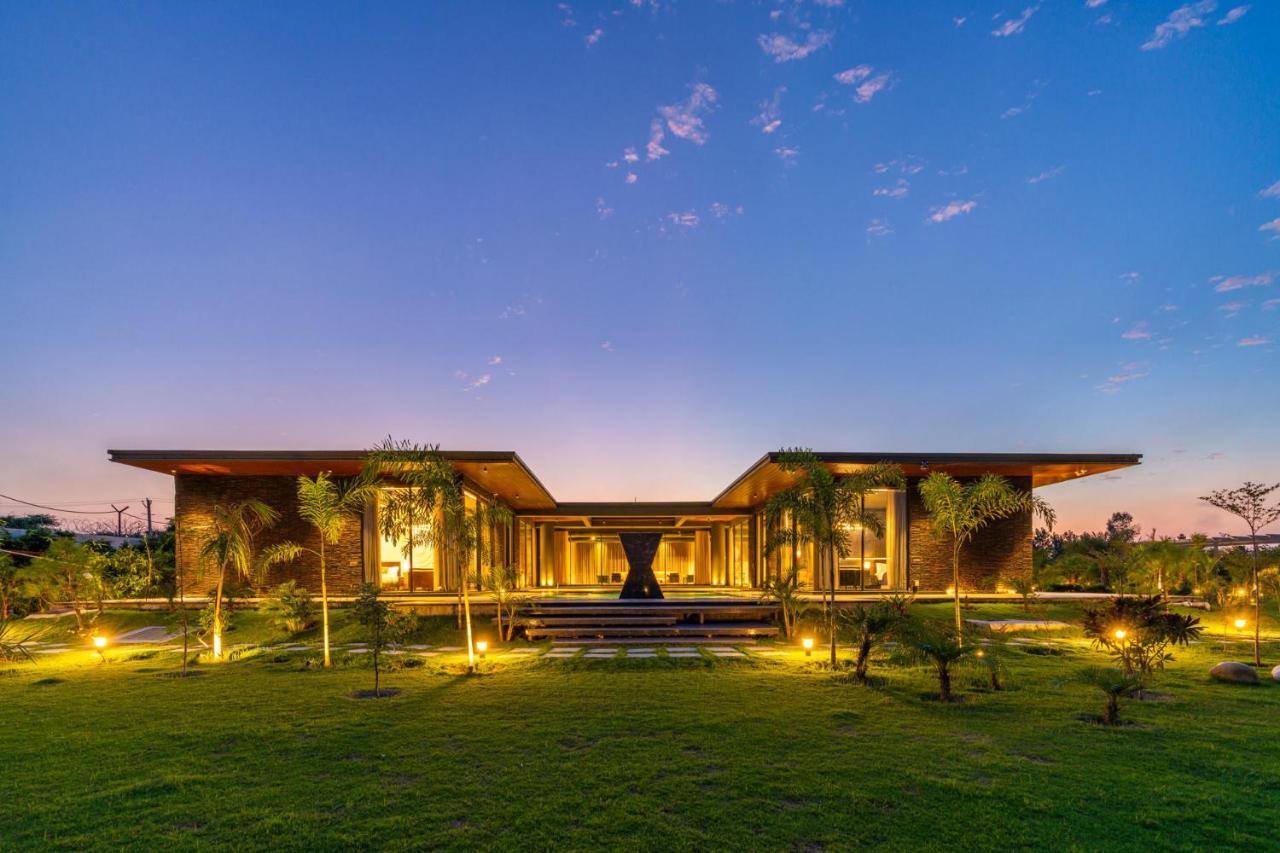 Stayvista'S Anantam - Luxury 4Br Villa With Huge Swimming Pool In Delhi Yeni Delhi Dış mekan fotoğraf