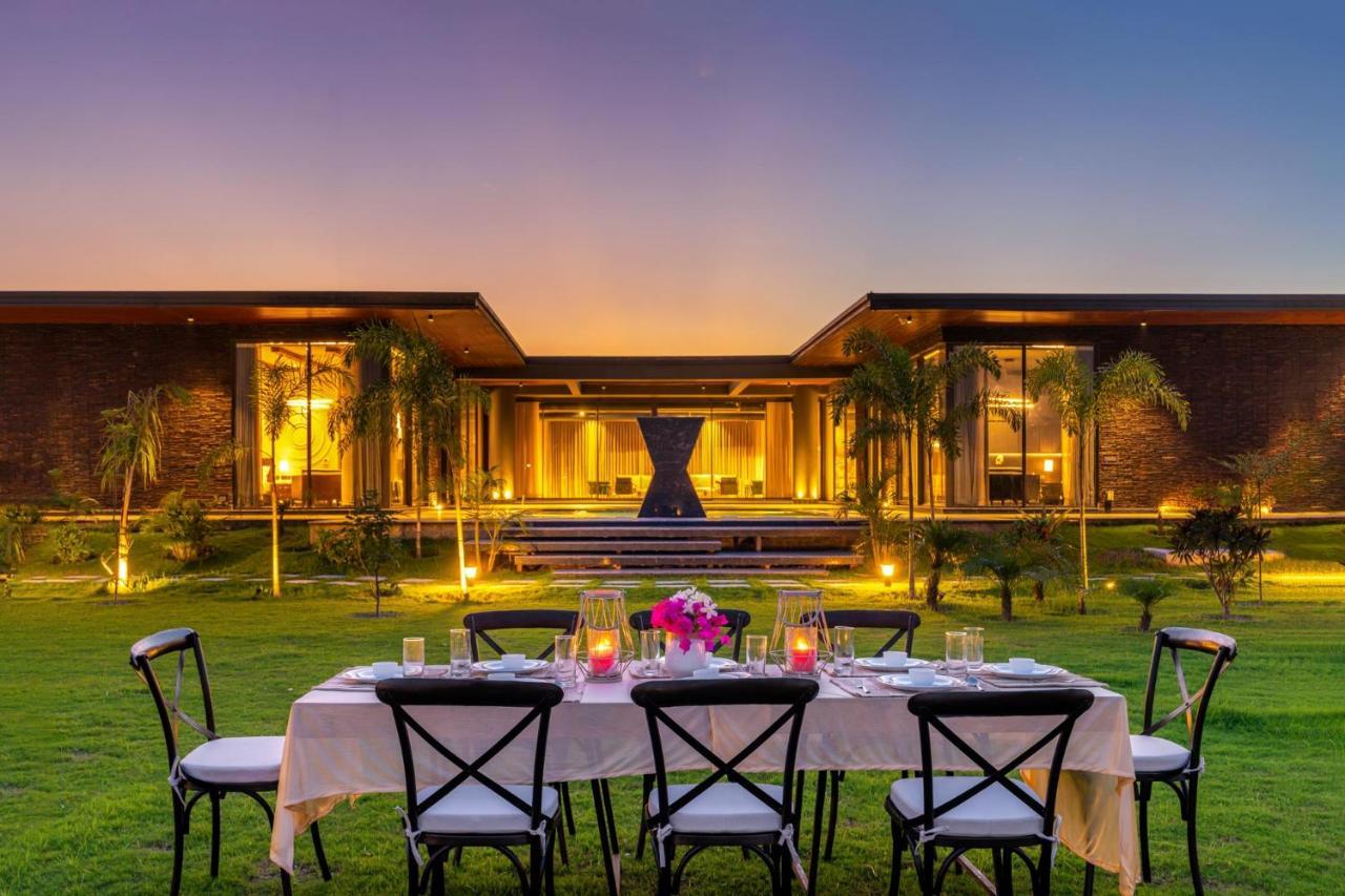Stayvista'S Anantam - Luxury 4Br Villa With Huge Swimming Pool In Delhi Yeni Delhi Dış mekan fotoğraf