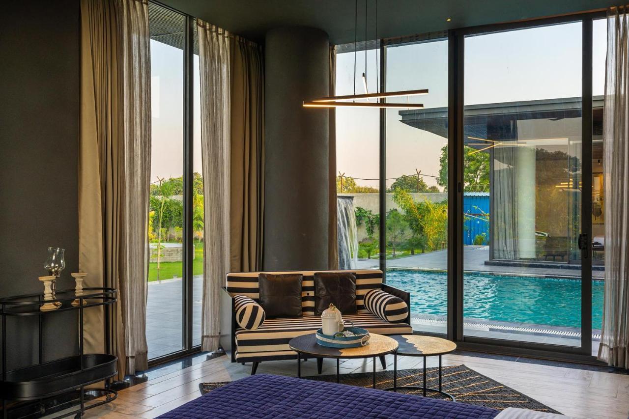 Stayvista'S Anantam - Luxury 4Br Villa With Huge Swimming Pool In Delhi Yeni Delhi Dış mekan fotoğraf