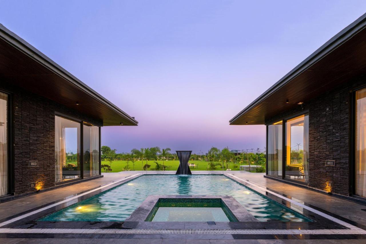 Stayvista'S Anantam - Luxury 4Br Villa With Huge Swimming Pool In Delhi Yeni Delhi Dış mekan fotoğraf